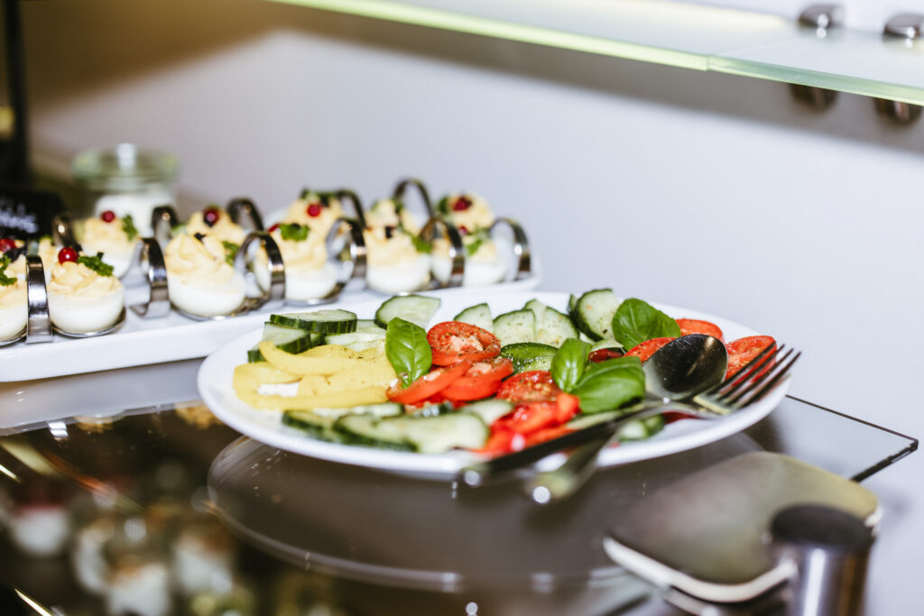Frühstücksbuffet mit Regionalen Produkten, ausgewogenes Frühstück für Hotelgäste im Hotel am Boltentor in Emden