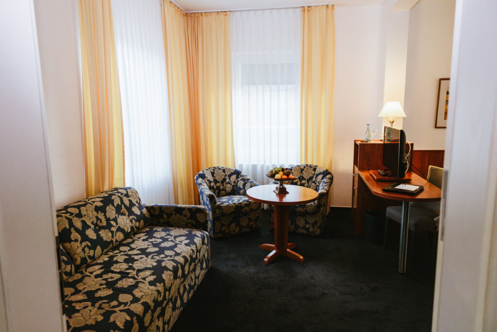 Familienzimmer für einen Urlaub, Zentrales Hotel in Emden