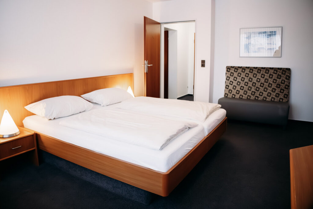 Familienzimmer im zentralen Hotel in Emden, geräumiges gemütliches Zimmer in guter Lage